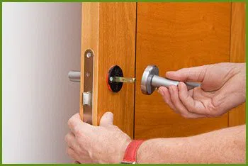 Neighborhood Locksmith Services Columbus, OH 614-335-6319 - 14-install-new-Lock